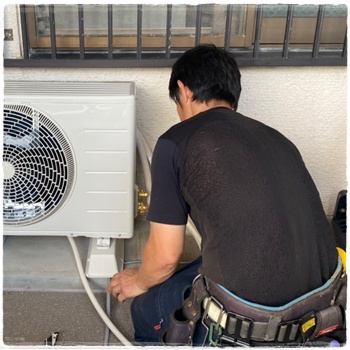 エアコンの取り付け作業
